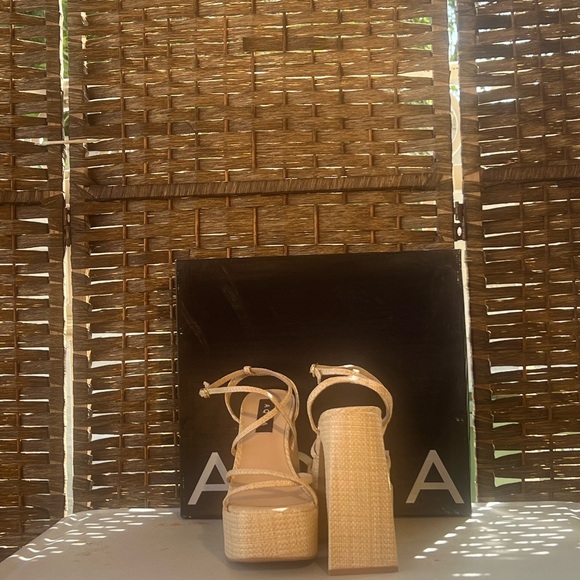 AQUA - Picture 3 of 4